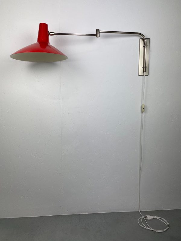 echt vintage Rare swivel wall lamp - vintage design lighting from the 50s - red aluminum lampshade - Modern Mid Century light