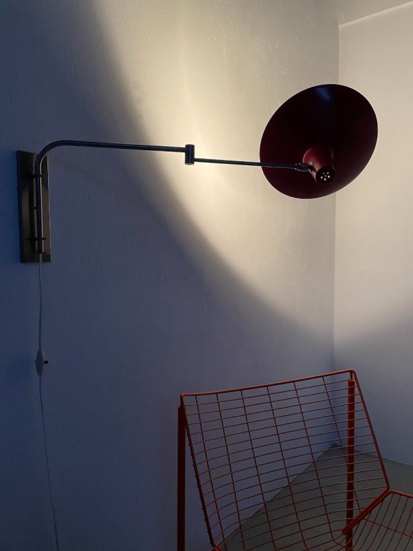 echt vintage Rare swivel wall lamp - vintage design lighting from the 50s - red aluminum lampshade - Modern Mid Century light