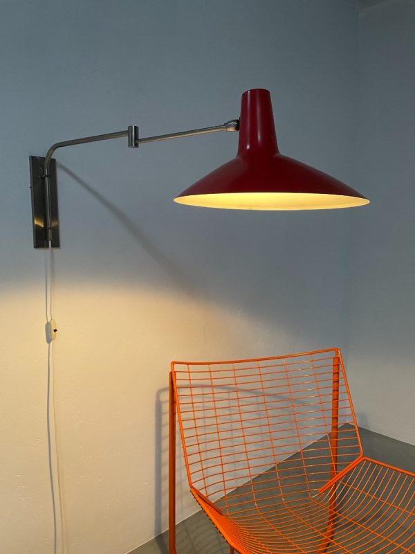 echt vintage Rare swivel wall lamp - vintage design lighting from the 50s - red aluminum lampshade - Modern Mid Century light