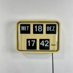 Peweta date clock No.250 - Vintage German flip clock - 220 Volt. 50 Hz. - analogue calendar clock echt