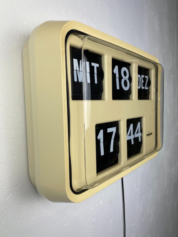 Peweta date clock No.250 - Vintage German flip clock - 220 Volt. 50 Hz. - analogue calendar clock echt