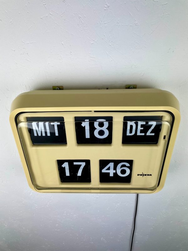 Peweta date clock No.250 - Vintage German flip clock - 220 Volt. 50 Hz. - analogue calendar clock echt