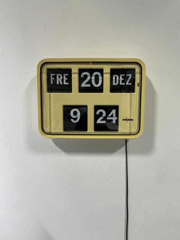 Peweta date clock No.250 - Vintage German flip clock - 220 Volt. 50 Hz. - analogue calendar clock echt