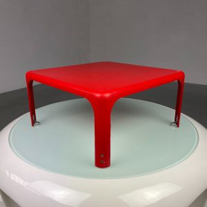 Rare red fiberglass reinforced polyester table - Vico Magistretti Demetrio 45 side table for Artemide – iconic modern 60s design echt vintage